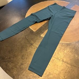 Lululemon Align Ribbed High-Rise Pant 25" in Green Jasper, Size 8